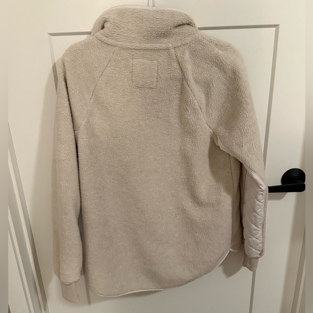Abercrombie & Fitch Cream Quilted Sherpa Pullover - Picture 4 of 4